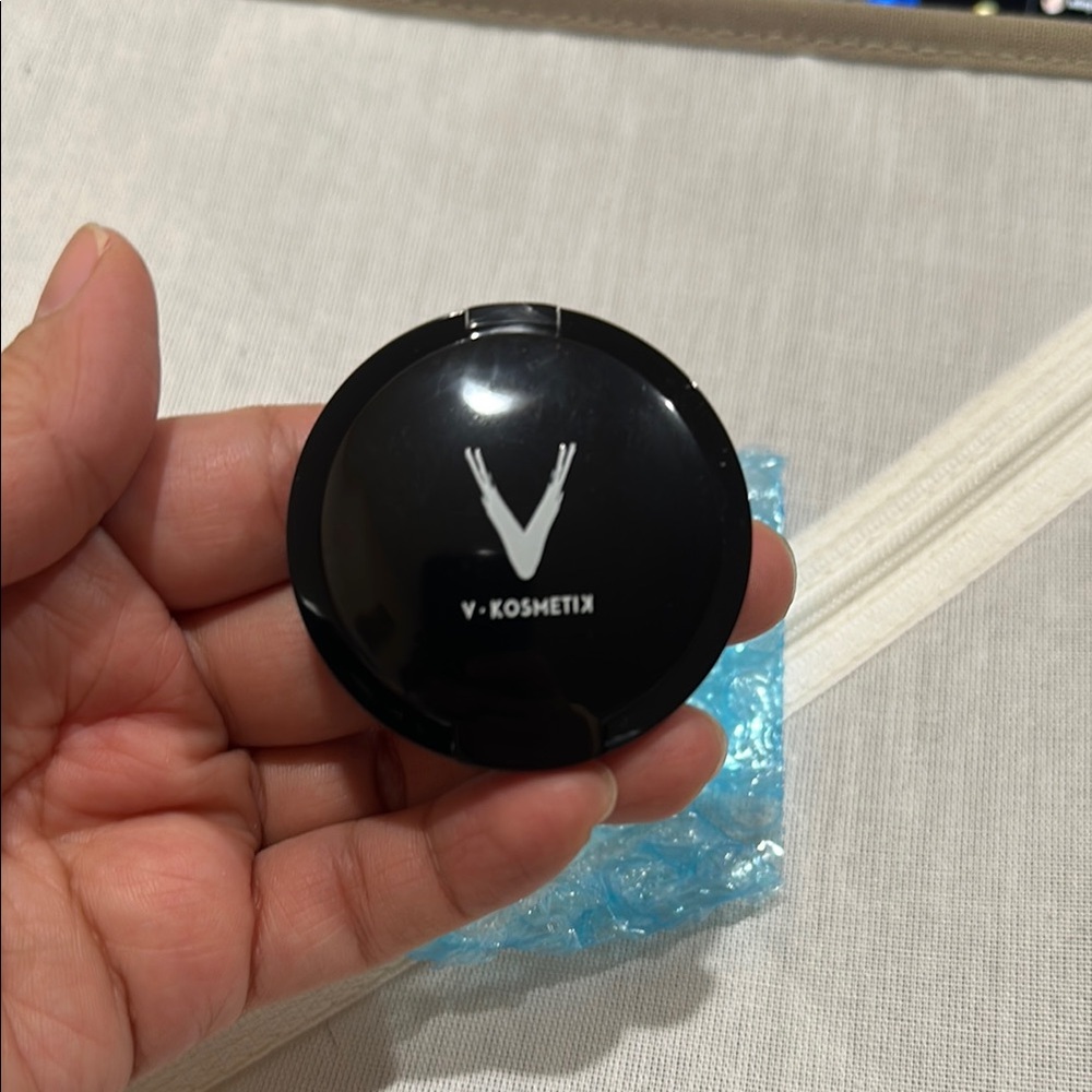 V-Kosmetik Black Compact poudre